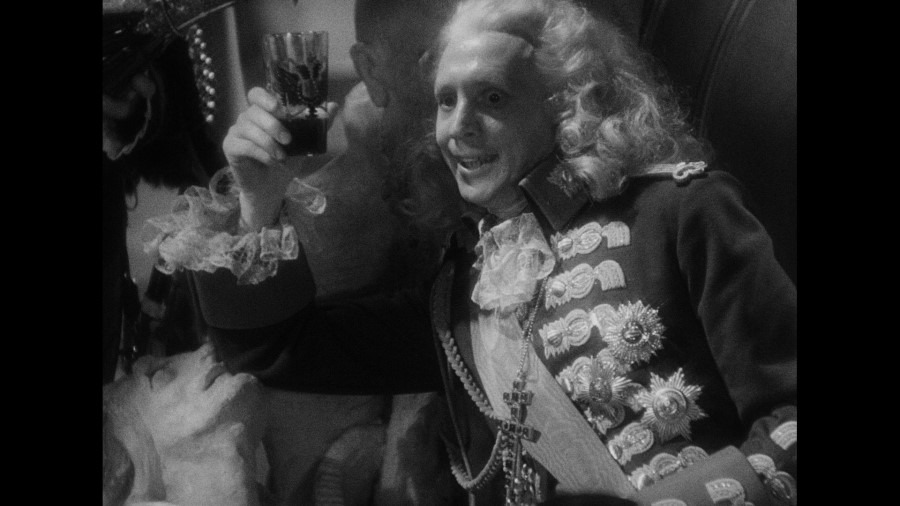 Screen capture from The Scarlet Empress