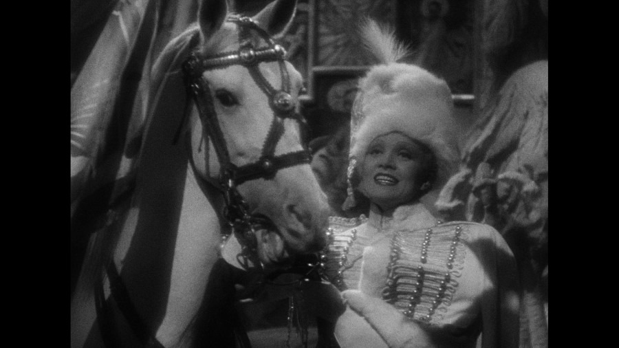 Screen capture from The Scarlet Empress