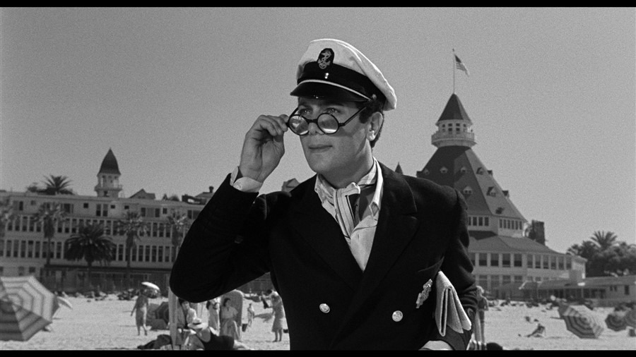 Screen capture from Some Like It Hot