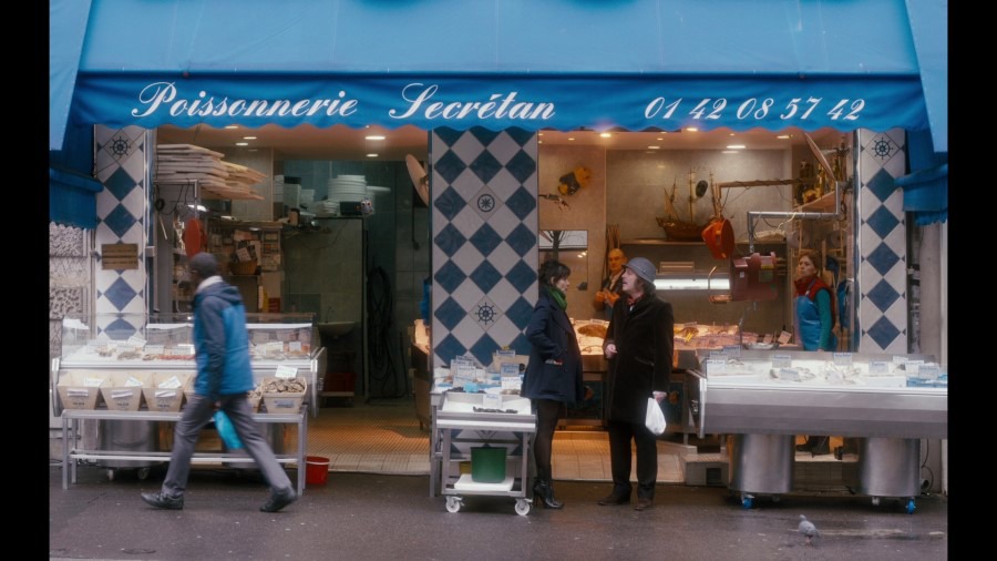 Screen capture from Let the Sunshine In
