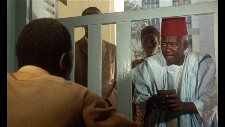 Screen capture from Mandabi