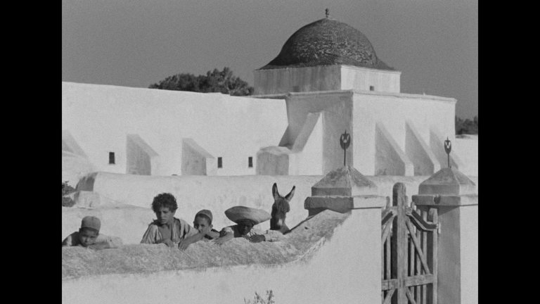 Screen capture from The Red Balloon and Other Stories: Five Films by Albert Lamorisse