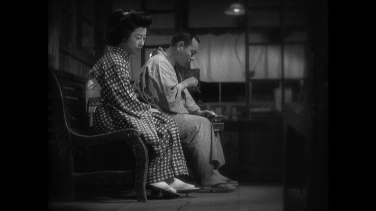 Screen capture from A Story of Floating Weeds / Floating Weeds: Two Films by Yasujiro Ozu