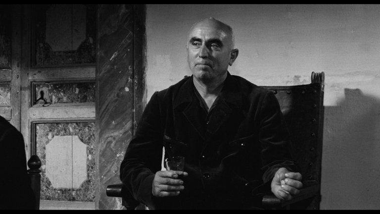 Screen capture from Commedia all'italiana