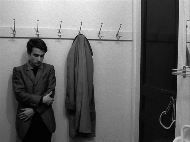Screen capture from Masculin féminin