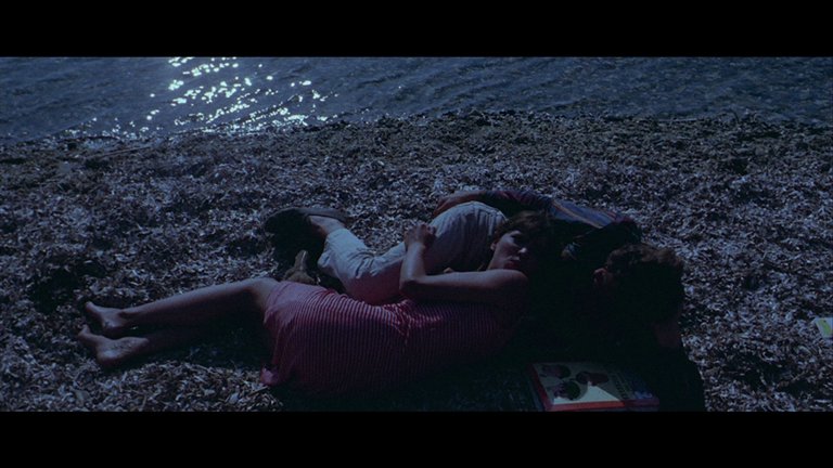 Screen capture from Pierrot le fou
