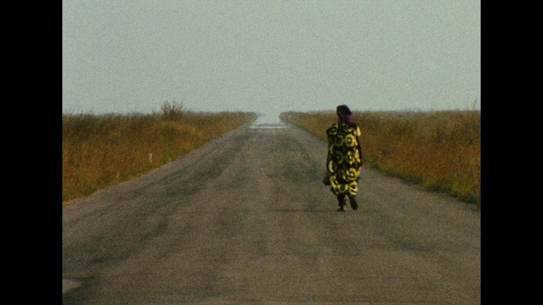 Screen capture from Sambizanga / Prisioneros de la tierra