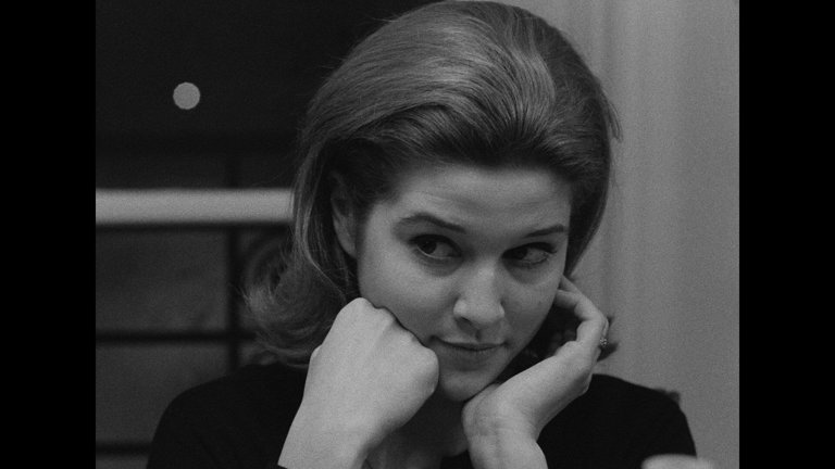 Screen capture from Masculin féminin