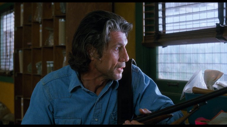 Screen capture from Tremors 2: Aftershocks