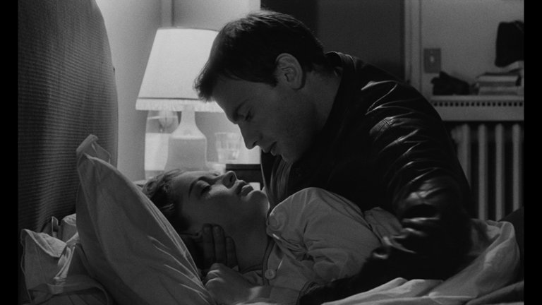 Screen capture from Le combat dans l'ile