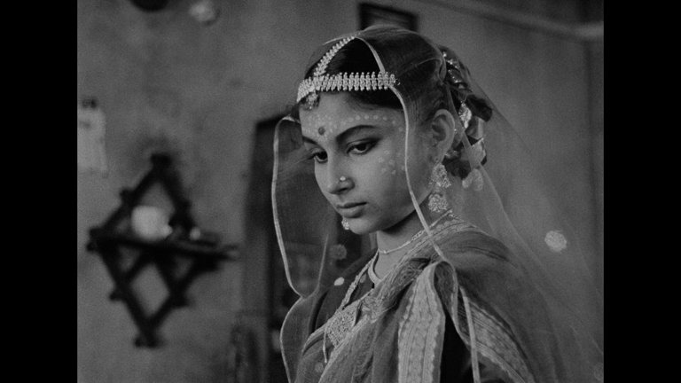 Screen capture from Apur Sansar