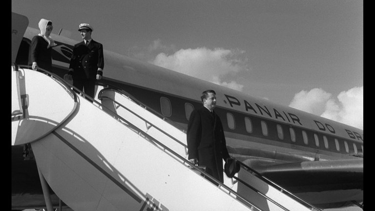 Screen capture from La peau douce