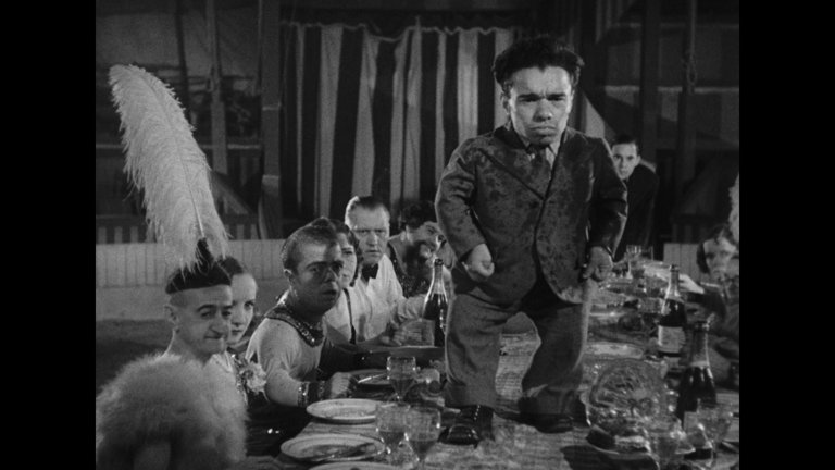 Screen capture from Freaks / The Unknown / The Mystic: Tod Browning’s Sideshow Shockers