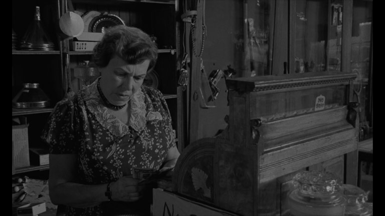 Screen capture from Paper Moon