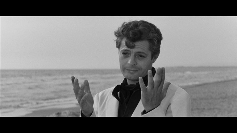 Screen capture from Essential Fellini