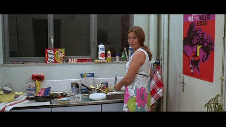 Screen capture from 2 or 3 Things I Know About Her