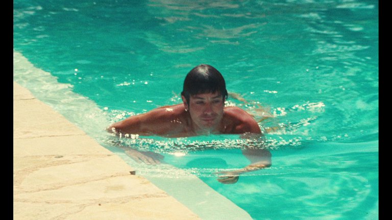 Screen capture from La piscine
