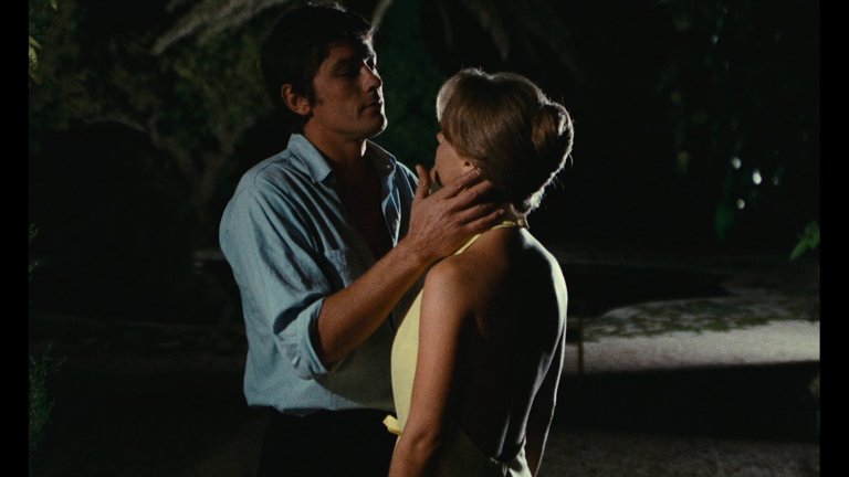 Screen capture from La piscine