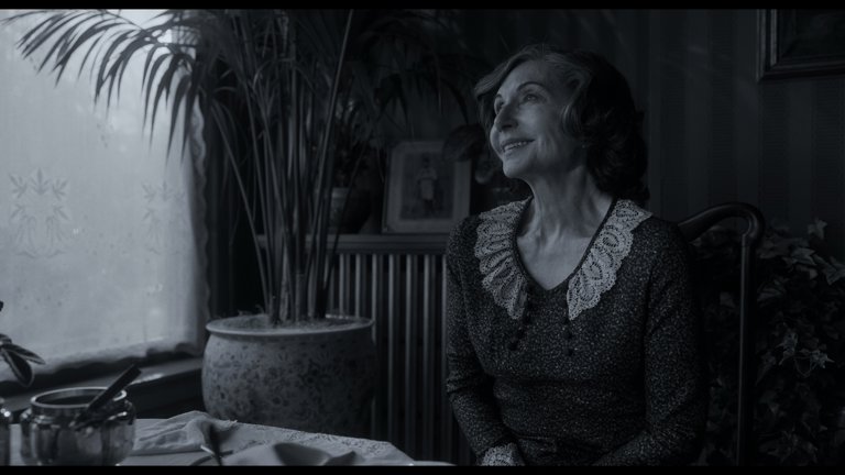 Screen capture from Nightmare Alley
