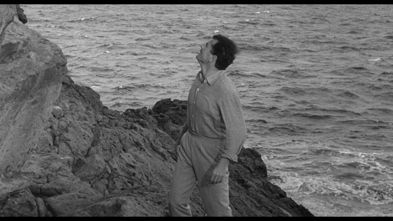 Screen capture from L'avventura