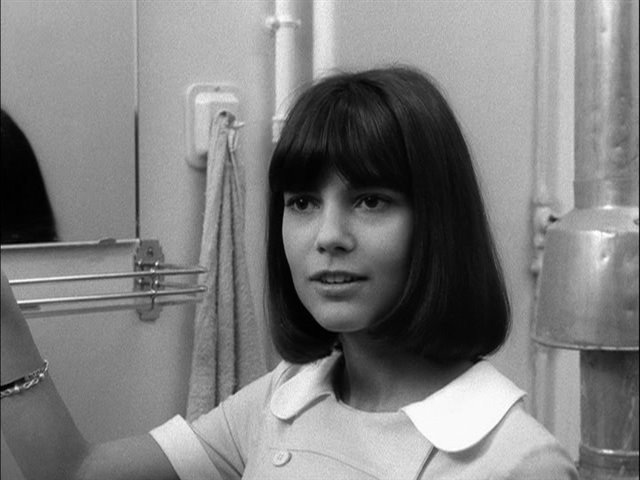 Screen capture from Masculin féminin