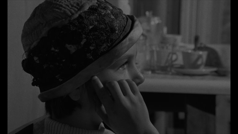 Screen capture from Paper Moon