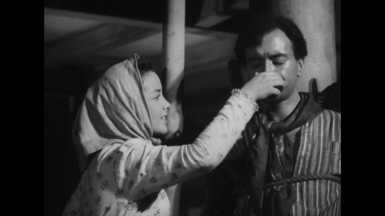 Screen capture from Sambizanga / Prisioneros de la tierra
