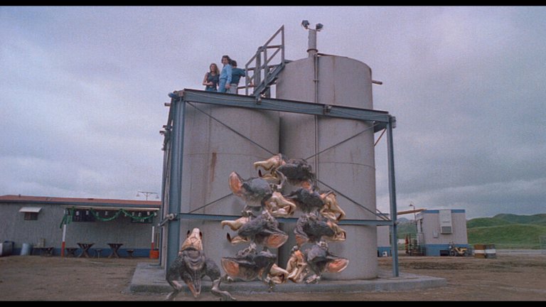 Screen capture from Tremors 2: Aftershocks