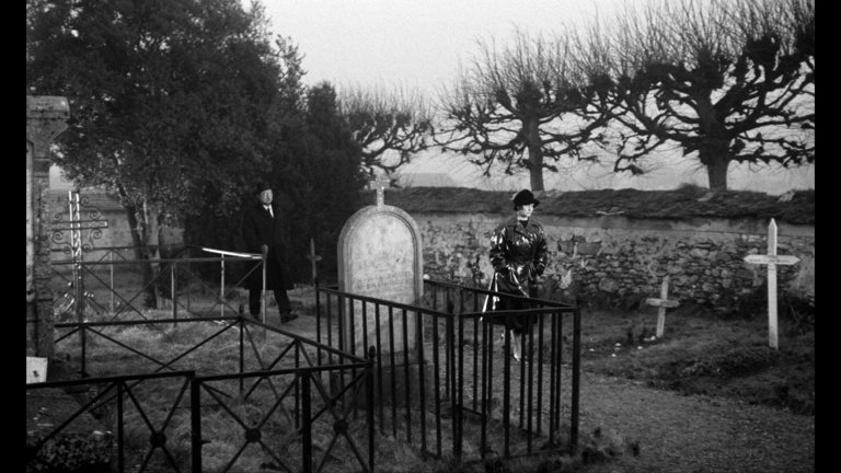 Screen capture from Eyes Without a Face