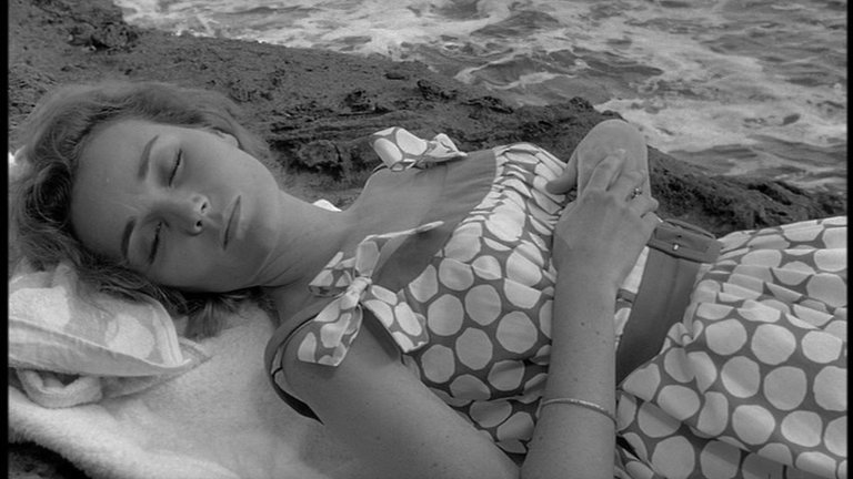Screen capture from L'avventura