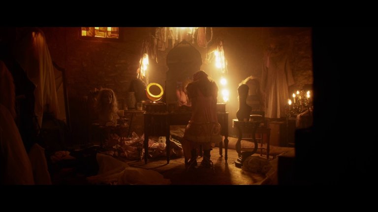 Screen capture from The Stylist