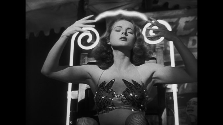 Screen capture from Nightmare Alley