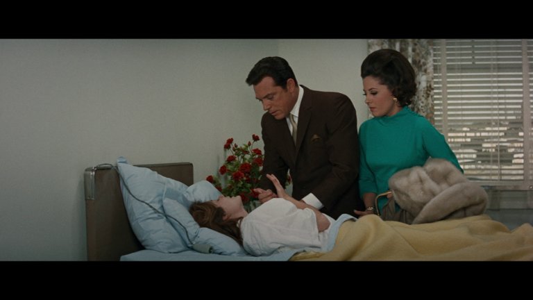 Screen capture from Valley of the Dolls