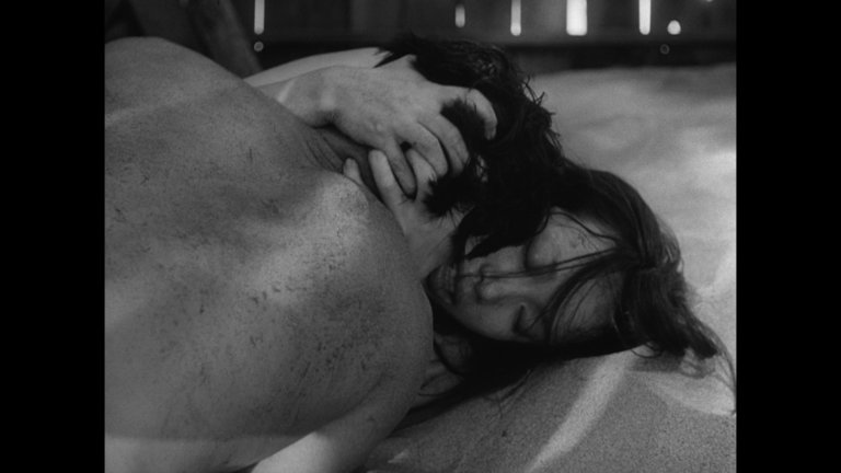 Screen capture from Woman in the Dunes
