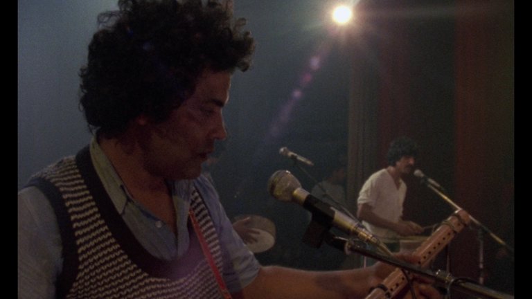 Screen capture from Trances / The Housemaid