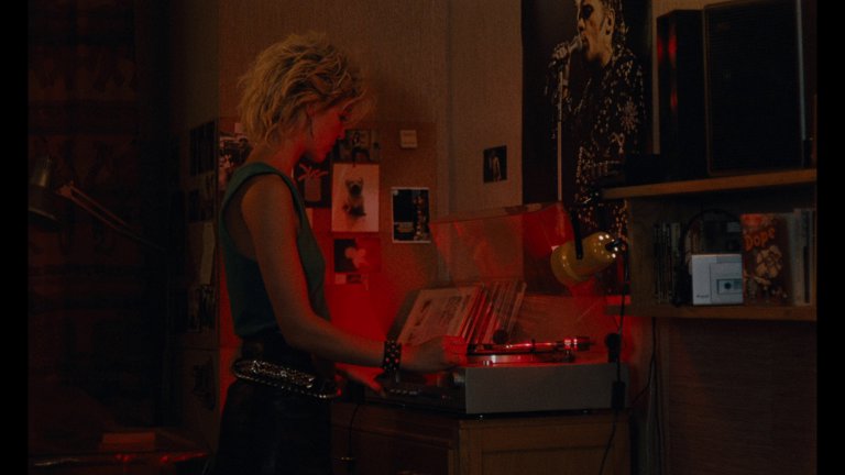 Screen capture from Tchao pantin