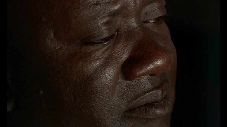 Screen capture from Mandabi