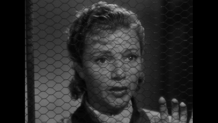 Screen capture from Hôtel du Nord