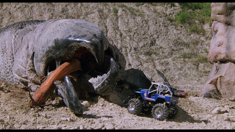 Screen capture from Tremors 2: Aftershocks