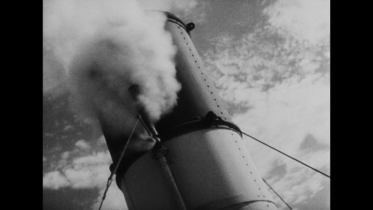 Screen capture from Sambizanga / Prisioneros de la tierra