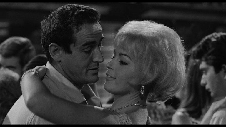 Screen capture from Commedia all'italiana