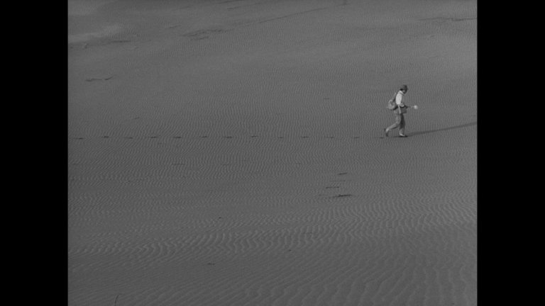 Screen capture from Woman in the Dunes