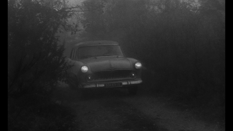Screen capture from Le combat dans l'ile