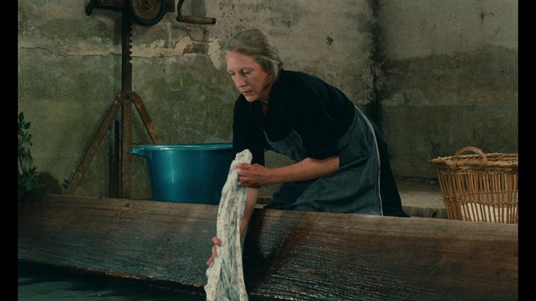 Screen capture from L'argent
