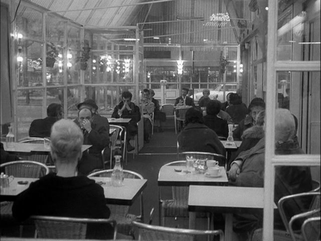 Screen capture from Masculin féminin