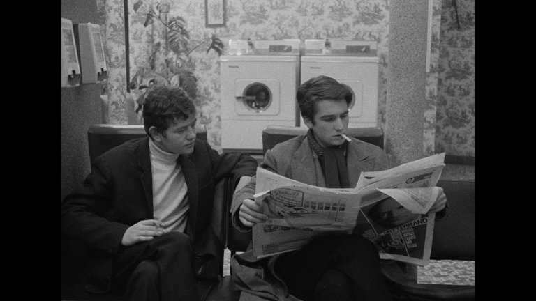 Screen capture from Masculin féminin