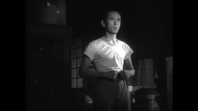 Screen capture from A Story of Floating Weeds / Floating Weeds: Two Films by Yasujiro Ozu