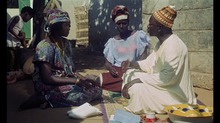 Screen capture from Mandabi