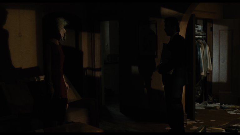 Screen capture from The Grifters