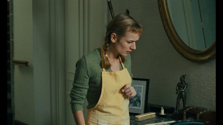 Screen capture from La cérémonie
